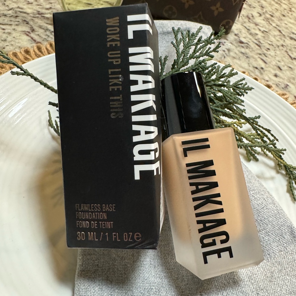 IL Makiage Woke Up Like This Foundation #120 - Picture 9 of 10